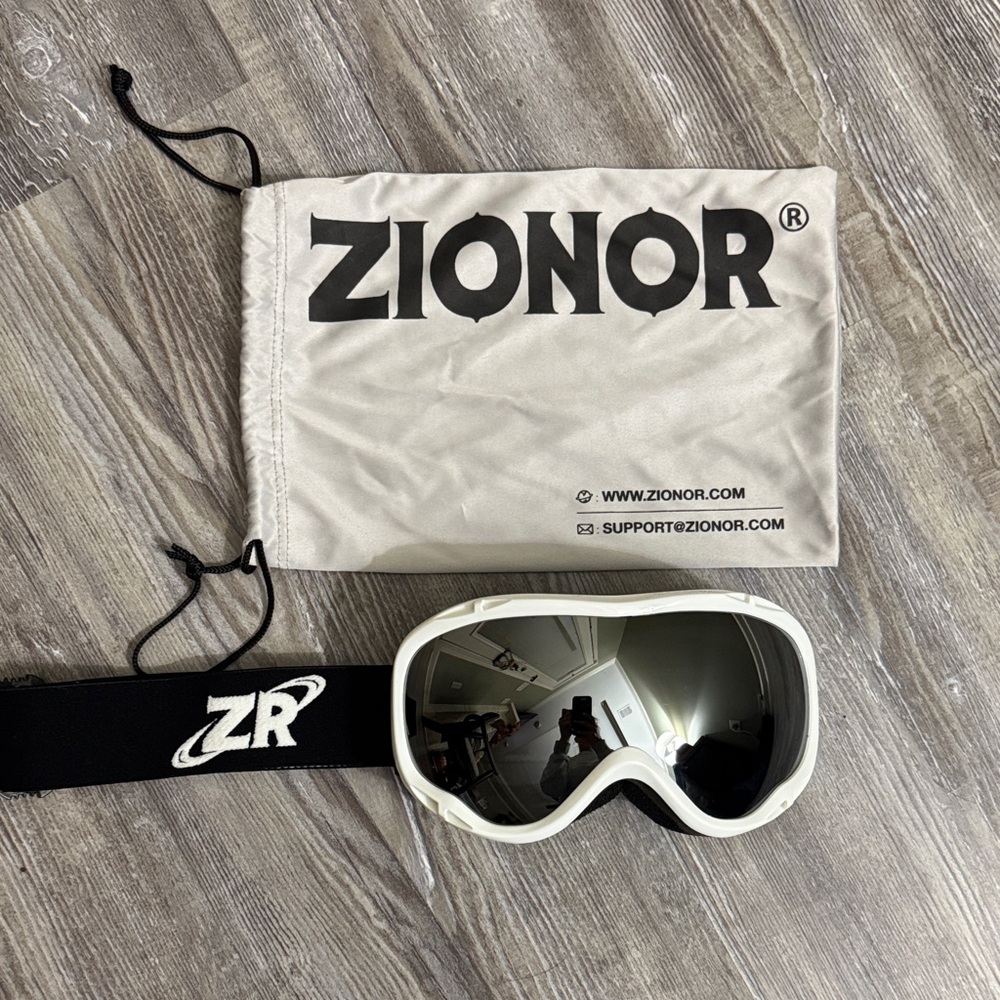 NWOT- Zionor White Ski Goggles